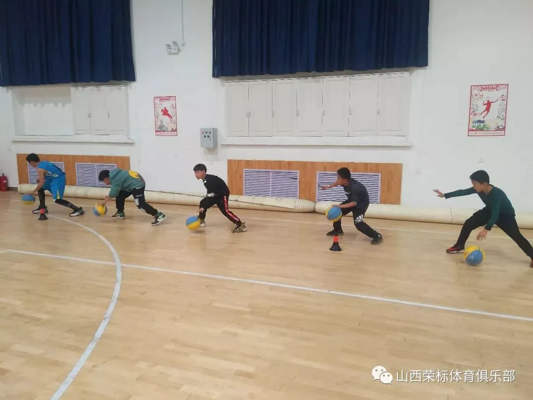 刻苦训练篮球时如何避免受伤的建议_2